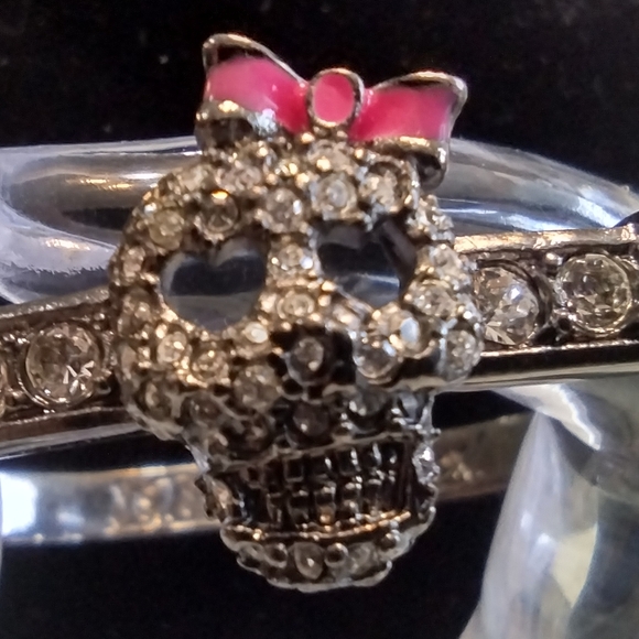 Betsey Johnson Jewelry - BETSEY JOHNSON Skulls & Bows Collection Black Tone Pavè Crystal Bracelet